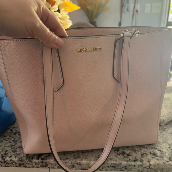 Michael Kors purse - Picture 1 of 4